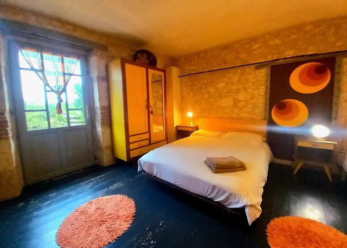 La Maison Pop-70's-spot Nature-b&b Hébergement de vacances Sarrant